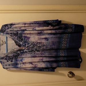 4X casual business dress top.  30" hem line.  Good condition.